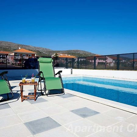Luxury Apartment Charm With Pool Trogir Kültér fotó